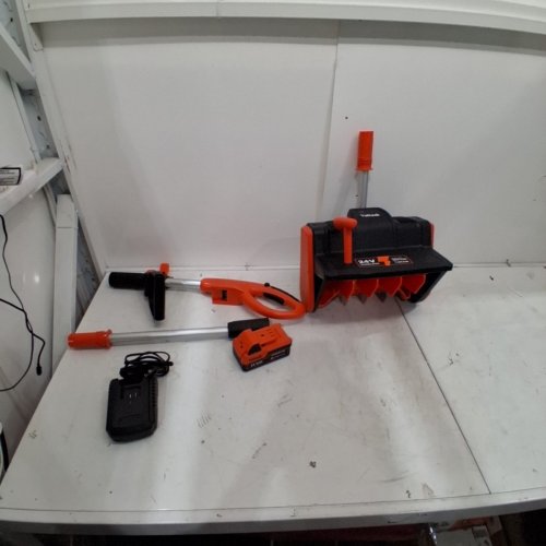 VOLTASK CORDLESS ELECTRIC SNOW SHOVEL WITH 1 BATTERY & CHARGER - 13" - 24V - BLACK/ORANGE (MODEL: CSS007-130OR-CAVK) image 3