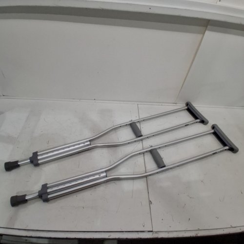 MEDLINE GUARDIAN STANDARD ALUMINUM ADJUSTABLE CRUTCHES - 5.2FT TO 5.10FT - ALUMINUM (MODEL: MDSV80535) image 2