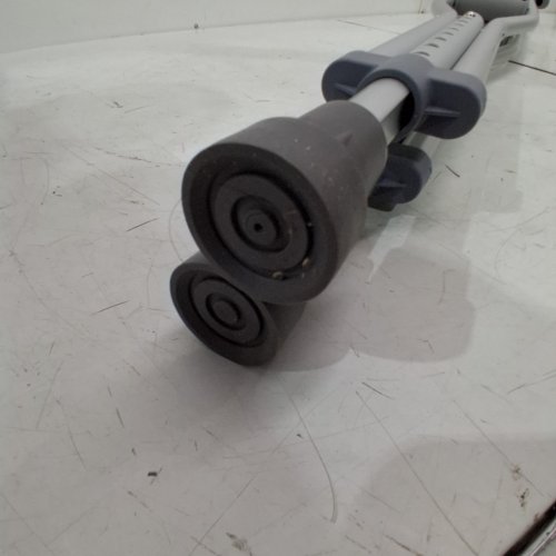 MEDLINE GUARDIAN STANDARD ALUMINUM ADJUSTABLE CRUTCHES - 5.2FT TO 5.10FT - ALUMINUM (MODEL: MDSV80535) image 3
