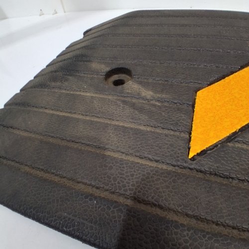 VEVOR UPGRADED RUBBER THRESHOLD WHEELCHAIR RAMP FOR DOORWAYS OR CURBS - 43.3" X 12.6" X 1.5" - BLACK / YELLOW (MODEL: KR-10) image 3