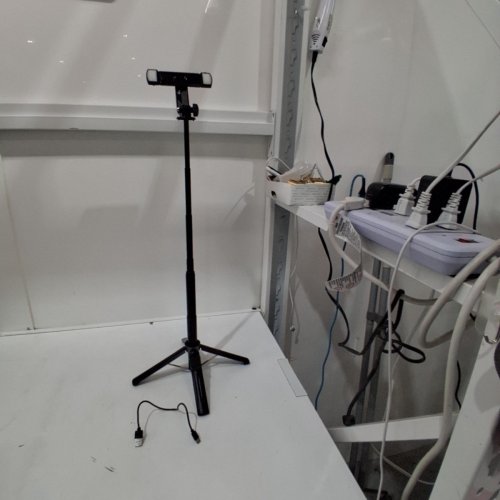 VIVITAR 2-IN-1 SELFIE STICK / TRIPOD WITH QUAD LED LIGHTS - BLACK (MODEL: VIVTR2L36-NOC) image 3