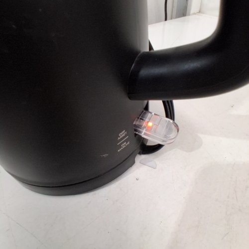 MAINSTAYS PLASTIC ELECTRIC COUNTERTOP KETTLE - 1.7L - BLACK - (MODEL: MS-202540) image 2