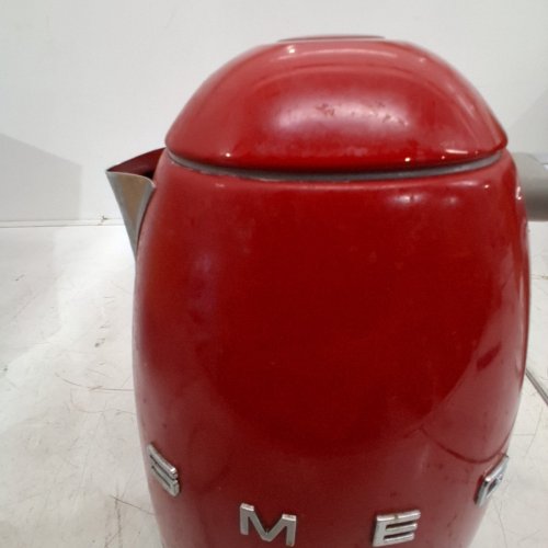 SMEG 50'S RETRO STYLE KETTLE WITH 360° SWIVEL BASE - 1.7L - RED (MODEL: KLF03RDUS) image 5