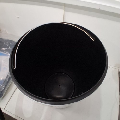 GARVEE STAINLESS STEEL ROUND OPEN TOP COMMERCIAL TRASH CAN WITH REMOVEABLE INNER BUCKET - 40L - WHITE/BLACK (MODEL: PHK_36MTWLJV) image 5