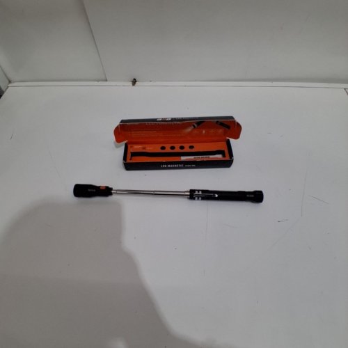 BIIB EXTENDABLE LED MAGNETIC FLASHLIGHT - 7.5" TO 24" - BLACK image 3