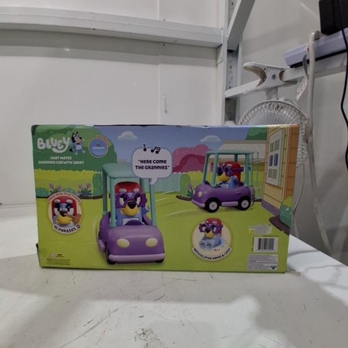 BLUEY CHAT MATES GRANNIES CAR WITH JANET TOY - PURPLE AND MINT image 4