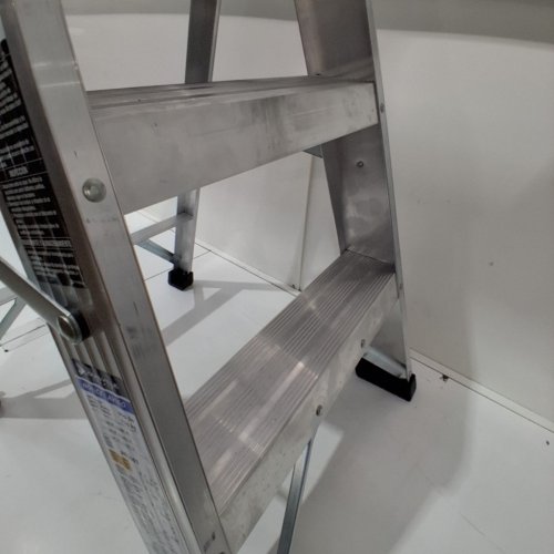 LOUISVILLE STEP LADDER - 300LB MAX - 2FT - ALUMINUM image 3