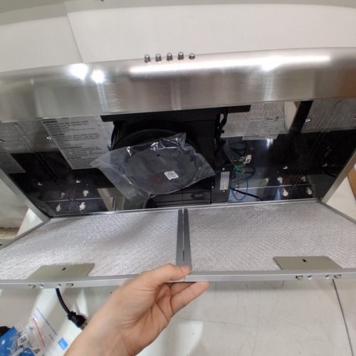 MIDEA UNDER CABINET CONVERTIBLE SLIM RANGE HOOD WITH 3-SPEED EXHAUST - 30" / 120V - STAINLESS STEEL (MODEL: MVU30W4AST) image 3