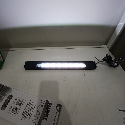 FLUVAL AQUARIUM PLANT 4.0 FULL SPECTRUM LED LIGHT 32W - 15" TO 24" - 7500K (MODEL: 16865) image 2
