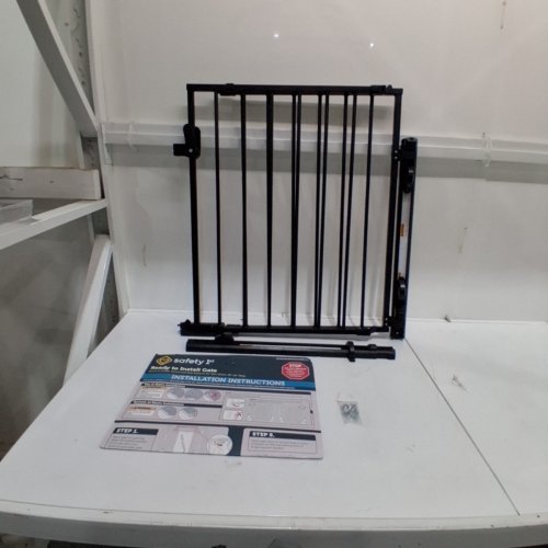 SAFETY 1ST READY TO INSTALL WIDE FULLY-ASSEMBLED BABY GATE - 29" TO 42" X 30" - BLACK (MODEL: GA110CBLKF2) image 2