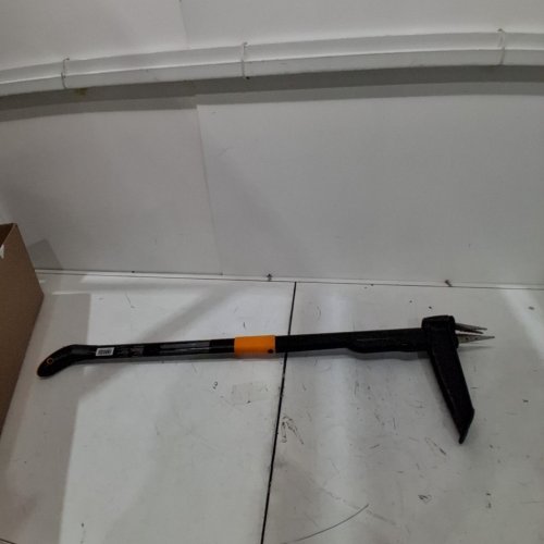 FISKARS DELUXE STAND-UP WEEDER image 2