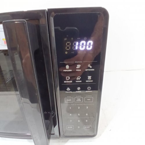 CHEFMAN COUNTERTOP MICROWAVE OVEN - 0.7 CU.FT. - BLACK (MODEL: RJ55-7-V2-CA) image 2