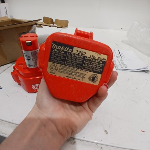 2 MAKITA 12 V BATTERY PACK - 2.0 AH - RED (MODEL: 1222) image 2