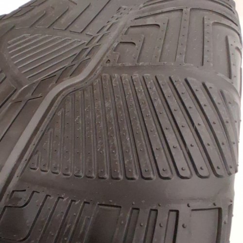 4PC AMAZON BASICS UNIVERSAL FIT RUBBER CARPET FLOOR MATS FOR CAR, SUV, VAN, AND TRUCK - BLACK (MODEL: ‎‎812032624) image 3