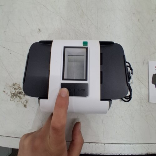 RECHARGEABLE AUTOMATIC CARD SHUFFLER - WHITE/BLACK image 2