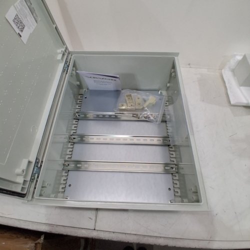 VEVOR FIBERGLASS WALL MOUNTED ELECTRICAL ENCLOSURE BOX WITH KEYS - 19" X 15" X 7" - GREY (MODEL: TIP-540) image 3