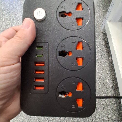 USB AND TYPE-C POWER STRIP - 3 OUTLETS, 4 USB + 2 TYPE-C, 100-220V, 10A MAX, 2500W MAX - BLACK (MODEL: CY-05) image 3