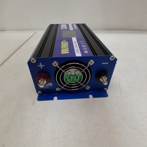 VOLFVERT PURE SINE WAVE POWER INVERTER WITH TWO AC OUTLETS, USB PORTS, TYPE-C PORTS, REMOTE CONTROLLER - 1100W - BLACK/BLUE image 3
