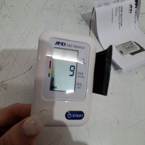A&D MEDICAL ESSENTIAL WRIST BLOOD PRESSURE MONITOR - WHITE / BLACK (MODEL : UB-525CN) image 2