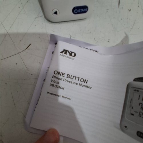 A&D MEDICAL ESSENTIAL WRIST BLOOD PRESSURE MONITOR - WHITE / BLACK (MODEL : UB-525CN) image 4