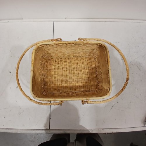 WOVEN WICKER PICNIC STYLE BASKET - 15" X 11.5" - NATURAL TAN image 3