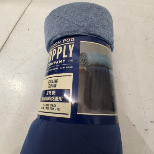 LONDON FOG SUPPLY COMPANY COOLING THROW BLANKET - 60" X 70" - BLUE/NAVY (STYLE: 1796257) image 3