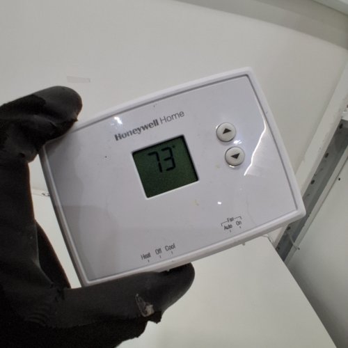 HONEYWELL HOME DIGITAL NON-PROGRAMMABLE THERMOSTAT - WHITE (MODEL: RTH111B1042) image 2