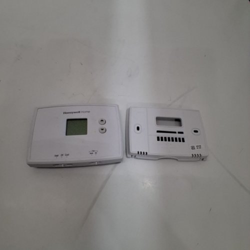 HONEYWELL HOME DIGITAL NON-PROGRAMMABLE THERMOSTAT - WHITE (MODEL: RTH111B1042) image 3