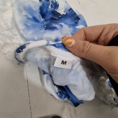 FLORAL SHORT SLEEVE TOP - MEDIUM - WHITE AND BLUE image 3