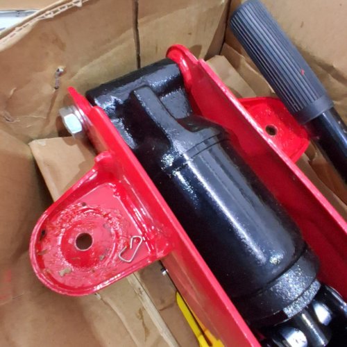 GARVEE HYDRAULIC FLOOR JACK - RED/BLACK (ITEM: 70JZ3) image 3