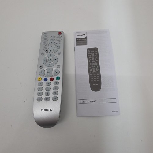 PHILIPS FULLY BACKLIT UNIVERSAL REMOTE CONTROL - WORKS WITH UP TO 6 DEVICES - SILVER image 2