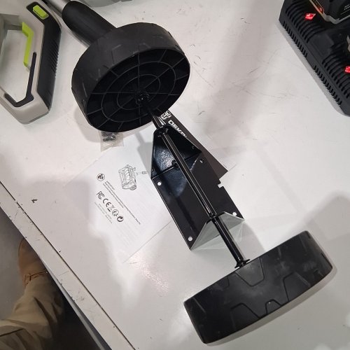 DEKOPRO ELECTRIC CORDLESS SNOW SHOVEL WITH 2 BATTERIES AND CHARGER- 17" 40V- GREY/GREEN/BLACK ( MODEL: DKPGSRA017B1) image 7