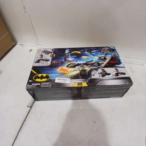 SPIN MASTER 2-IN-1 BATMAN ULTIMATE TRANSFORMING BATMOBILE PLAYSET (MODEL: ‎6070131) image 3