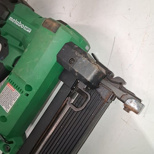 METABO HPT 18V MULTIVOLT™ CORDLESS STAPLER KIT | 1-1/2" 18-GA NARROW CROWN (MODEL : N1804DA) image 5
