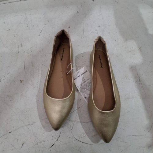 WOMEN'S AMAZON ESSENTIALS POINTED-TOE BALLET FLAT - 11.5 - GOLD image 2