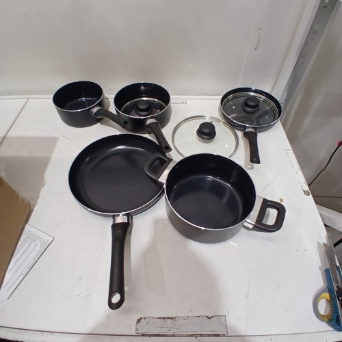 8PC AMAZON BASICS 8-PIECE NON-STICK KITCHEN COOKWARE SET, POTS AND PANS image 2