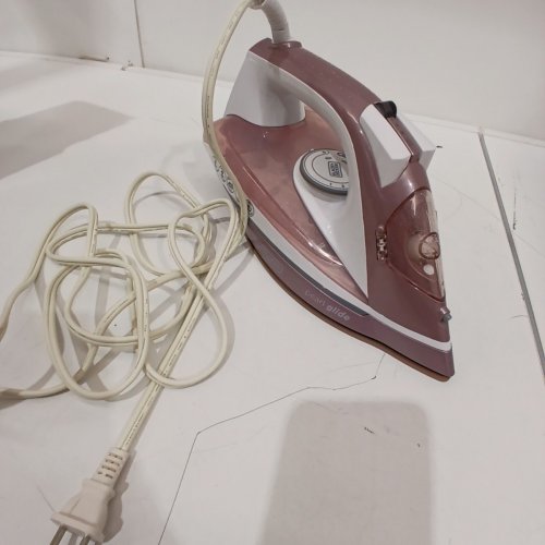BLACK+DECKER PEARL GLIDE STEAM IRON - PINK / WHITE (MODEL: IR2398C) image 3