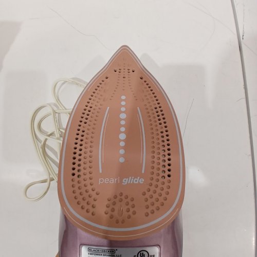 BLACK+DECKER PEARL GLIDE STEAM IRON - PINK / WHITE (MODEL: IR2398C) image 4