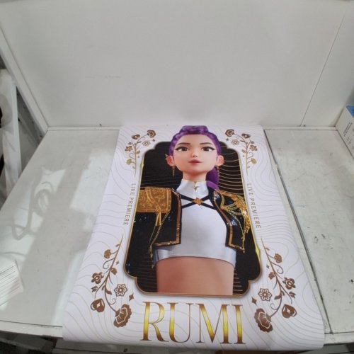 ALLPOSTERS NETFLIX KPOP DEMON HUNTERS (2025) - HUNTRIX RUMI GOLDEN WALL POSTER - 14.7" X 22.3" - (MODEL: 28108) image 3