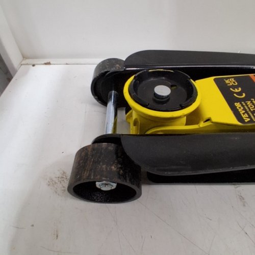HEAVY DUTY LOW PROFILE HEAVY-DUTY STEEL FLOOR JACK WITH SINGLE PISTON HYDRAULIC PUMP - 2.5 TON CAP - YELLOW (MODEL: WD-A-02250-A00-0) image 3