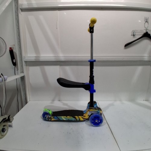 HURTLE SCOOTKID 3-WHEELED KICK SCOOTER WITH FLIP OUT SEAT, ADJUSTABLE HEIGHT - BLUE (MODEL: HURFS56) image 2