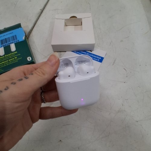 ONN WIRELESS IN-EAR EARPHONES WITH ENVIRONMENTAL NOISE CANCELLATION - 22 HOUR CHARGE - WHITE image 2