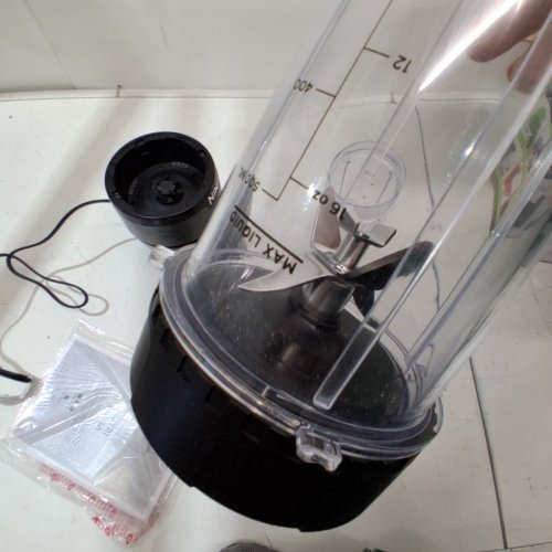 NINJA NUTRI PERSONAL BLENDER WITH ICE-CRUSHING TECHNOLOGY - 700W - GRAY/BLACK (MODEL: BN300WMC) image 5