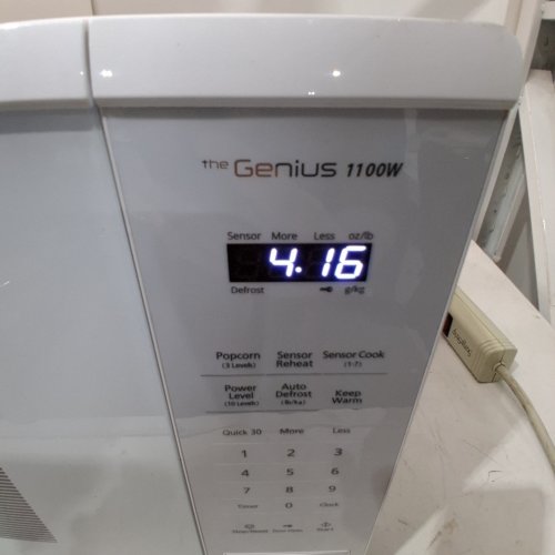 PANASONIC "THE GENIUS" MICROWAVE OVEN - 1.3 CUBIC FEET/1100 WATTS - WHITE - (NN-SG676W) image 3