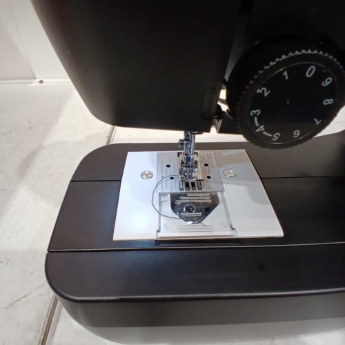 SINGER LIGHTWEIGHT & PORTABLE SEWING MACHINE WITH 45 STITCH APPLICATIONS - BLACK (MODEL: M1150) image 2