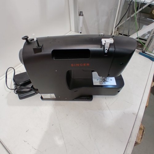 SINGER LIGHTWEIGHT & PORTABLE SEWING MACHINE WITH 45 STITCH APPLICATIONS - BLACK (MODEL: M1150) image 4