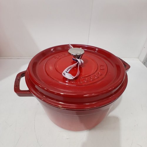 STAUB LA COCOTTE ROUND CAST IRON DUTCH OVEN WITH LID - 4.7L - CHERRY RED (MODEL:1003520) image 2