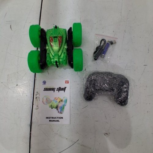 SWING STUNT 2.4GHZ REMOTE CONTROL STUNT CAR - GREEN image 2
