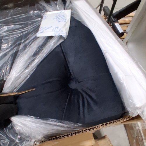 DULANE VELVET UPHOLSTERED SLEIGH BED WITH SCROLL WINGBACK - KING - BLACK (MODEL: CHHK00057-AJ27DD-1C0A0) image 12