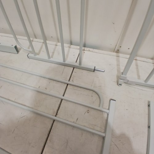 REGALO EASY STEP EXTRA WIDE BABY GATE - 30" X 29"-49" - WHITE (MODEL: 1164 EW DS) image 3